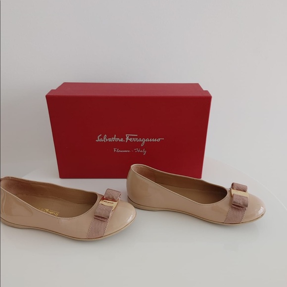 Kids Salvatore Ferragamo Beige Patent Varina Flats - Picture 2 of 4